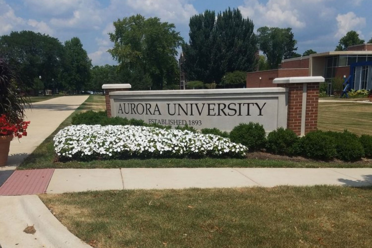 holmes aurora univ 021023